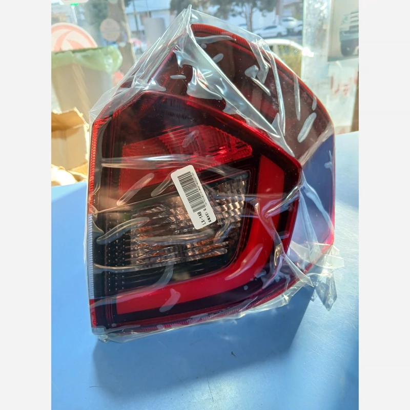چراغ عقب گلگیر راست کی ام سی ایکس3(پسکرایه)