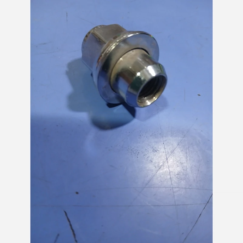 مهره چرخ لیفان ایکس 60 و620و820 (پس کرایه)