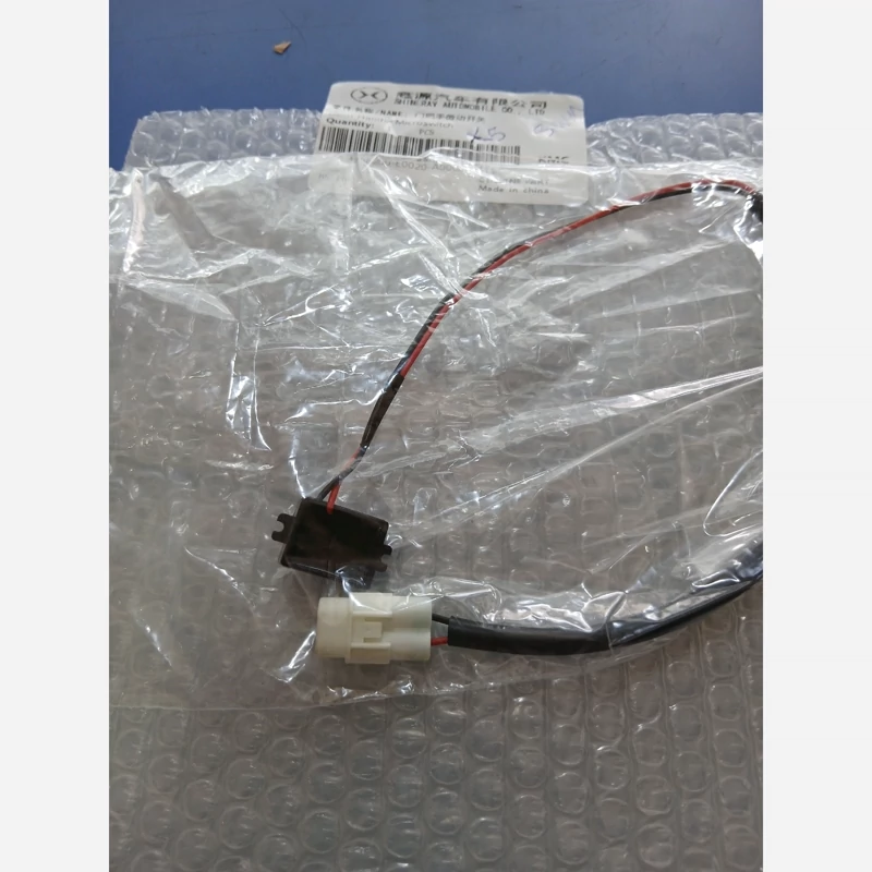 میکرو سویچ درب جلو چپ کی ام سی A5و SWM (پس کرایه)